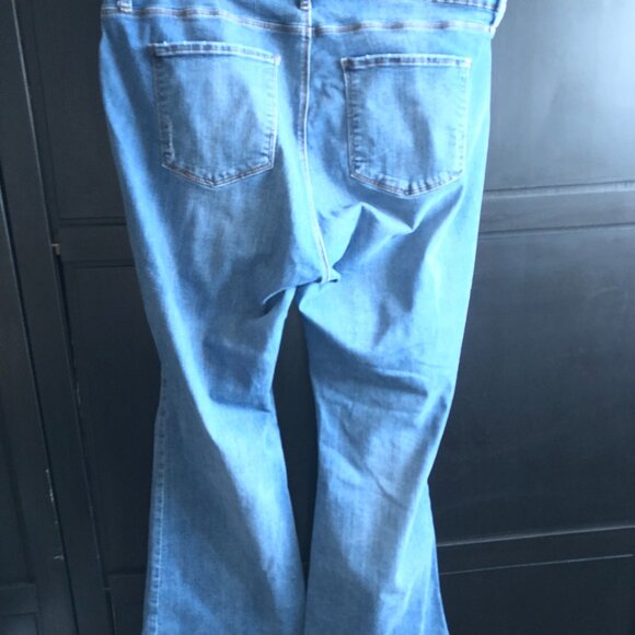 Kut from the Kloth Flare Jeans - Picture 10 of 13